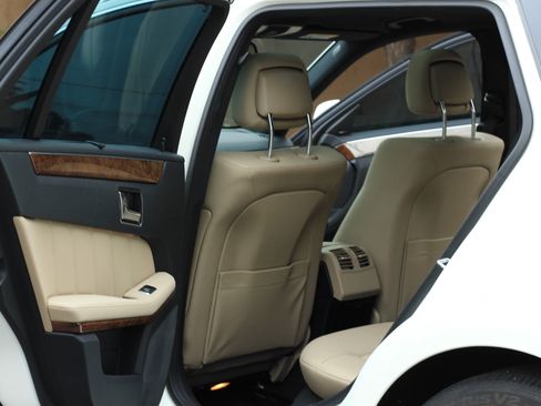 Used 2011 Mercedes-Benz E 350 4MATIC Wagon image 12