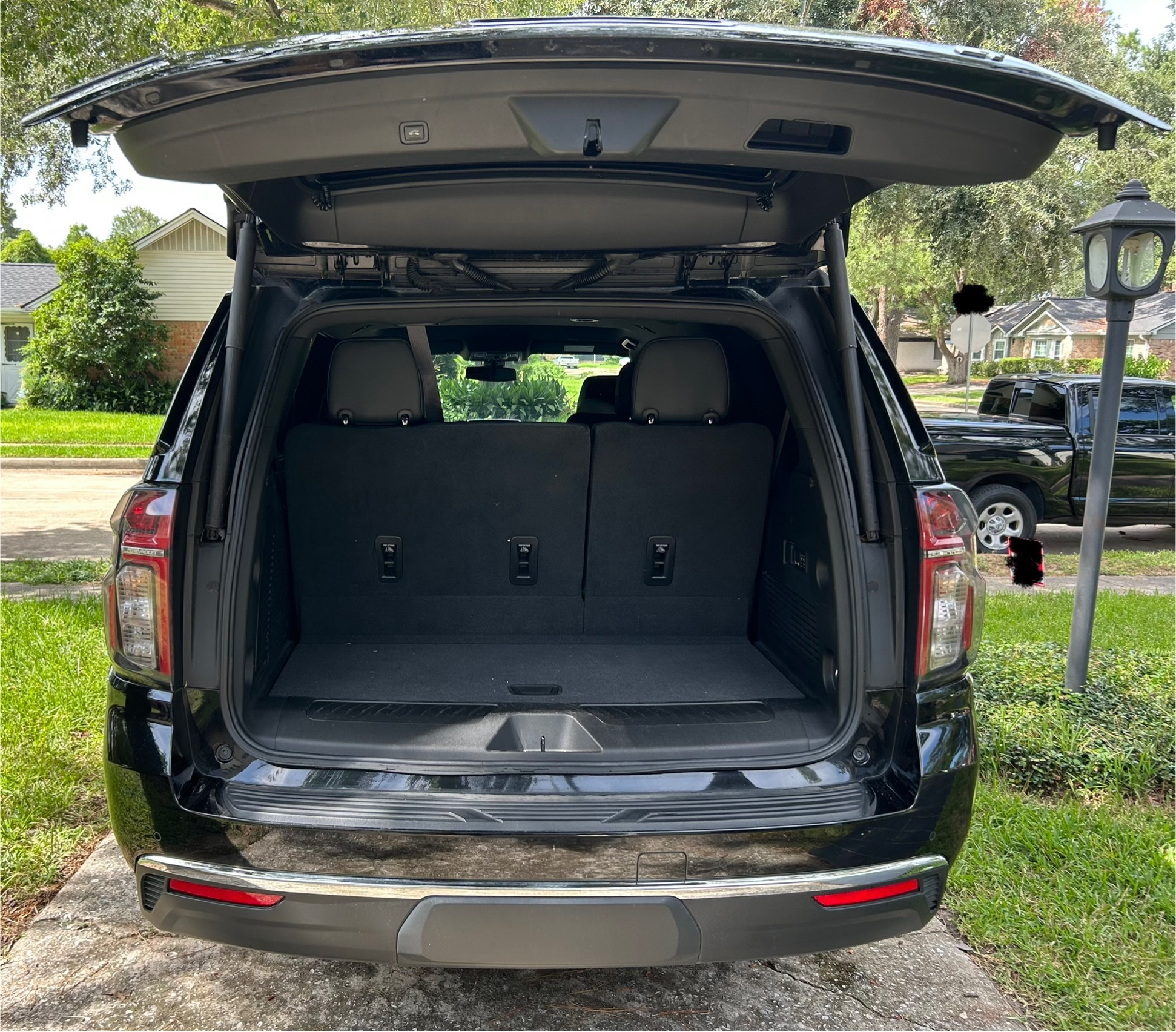 Used 2022 Chevrolet Tahoe LT w/ Luxury Package RWD image 13