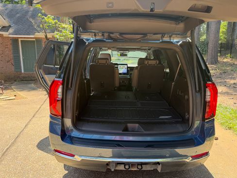 Used 2025 GMC Yukon Elevation RWD image 12