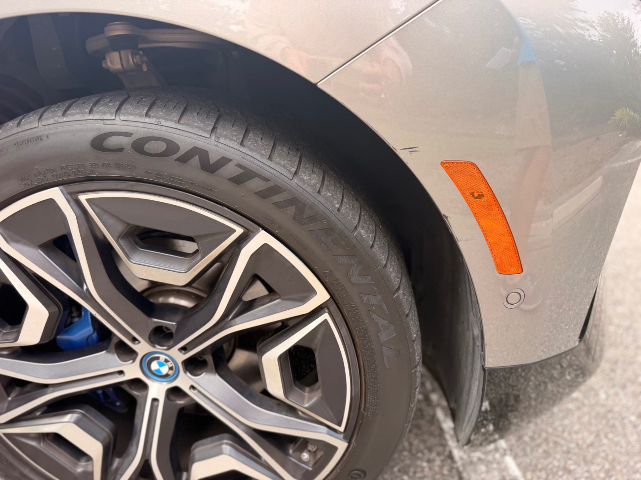 Used 2023 BMW iX xDrive50 w/ Sport Package AWD/4WD image 29