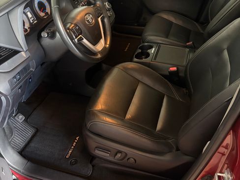 Used 2019 Toyota Sienna SE Premium image 6