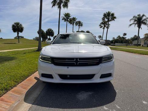 Used 2017 Dodge Charger SE w/ Popular Equipment Group RWD image 4