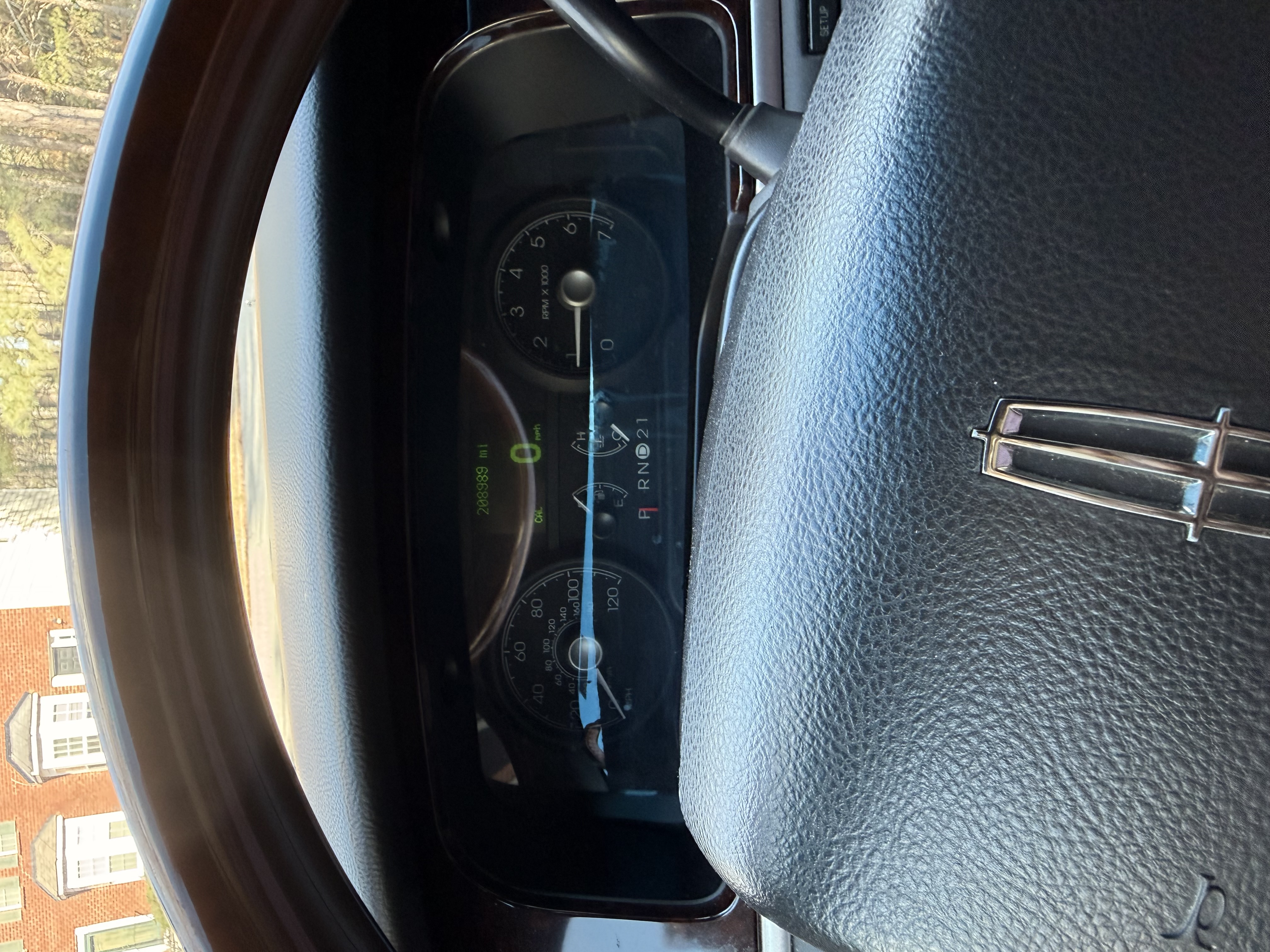 Used 2011 Lincoln Town Car Signature Limited RWD image 12