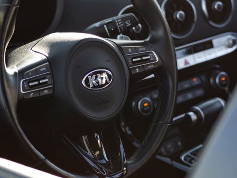 Used 2019 Kia Stinger Premium image 14