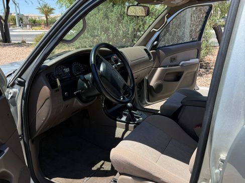 Used 2000 Toyota 4Runner SR5 AWD/4WD image 8