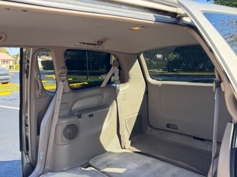 Used 2000 Toyota Sienna XLE image 10