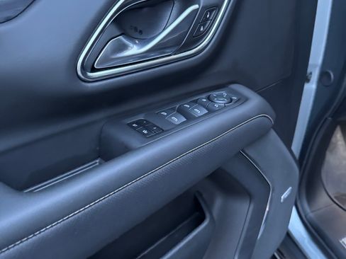 Used 2024 GMC Yukon SLT w/ SLT Premium Package image 22