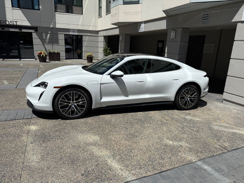 Used 2021 Porsche Taycan 4S AWD/4WD image 9