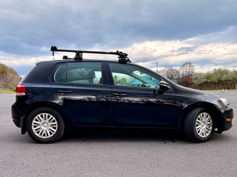 Used 2014 Volkswagen Golf 4-Door FWD image 1