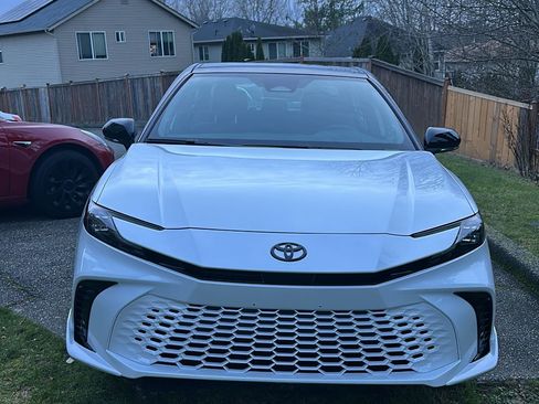 Used 2025 Toyota Camry XSE image 2