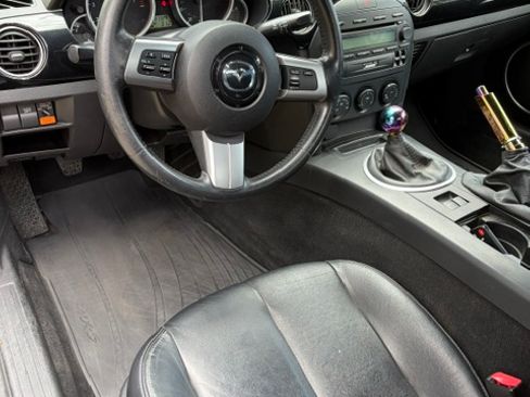 Used 2006 MAZDA MX-5 Miata Grand Touring w/ Premium Pkg RWD image 17