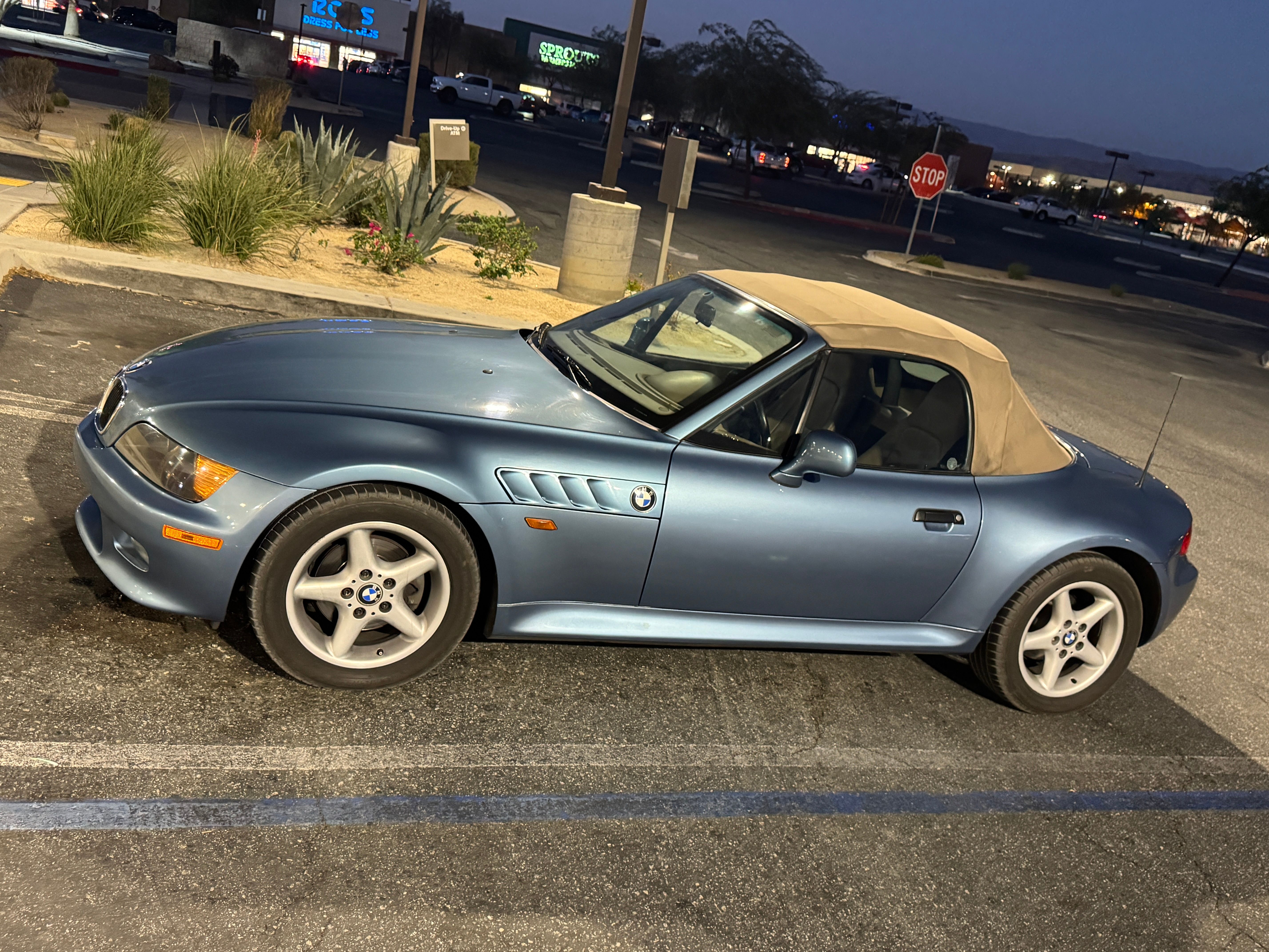 Used 1998 BMW Z3 2.8 RWD image 1