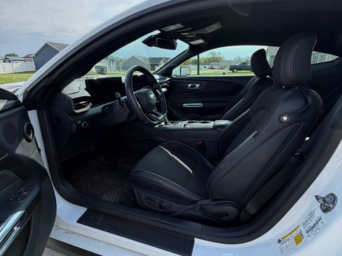 Used 2024 Ford Mustang Coupe RWD image 9