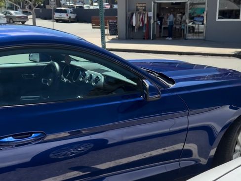 Used 2015 Ford Mustang Coupe RWD image 10