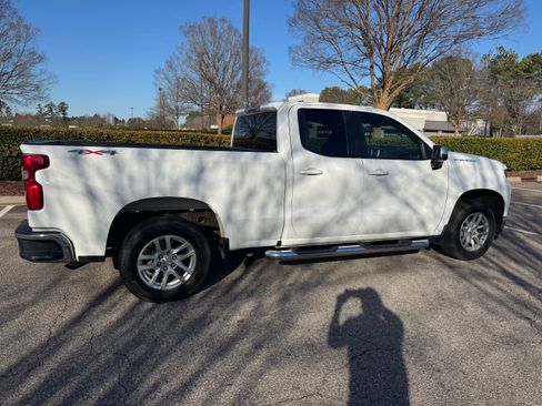 Used 2020 Chevrolet Silverado 1500 LT w/ Trailering Package image 4