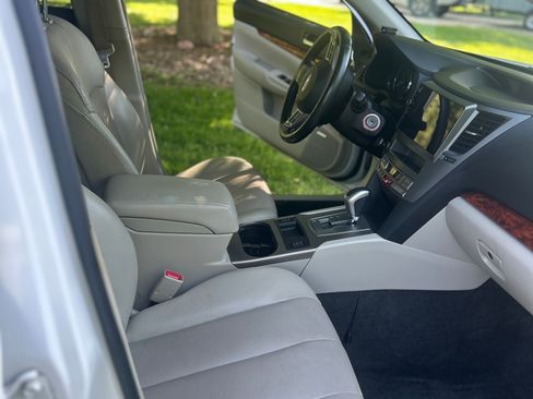 Used 2012 Subaru Outback 2.5i Limited w/ Moonroof Pkg AWD/4WD image 12