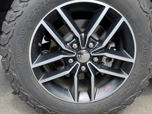 Used 2017 Jeep Grand Cherokee Trailhawk AWD/4WD image 23