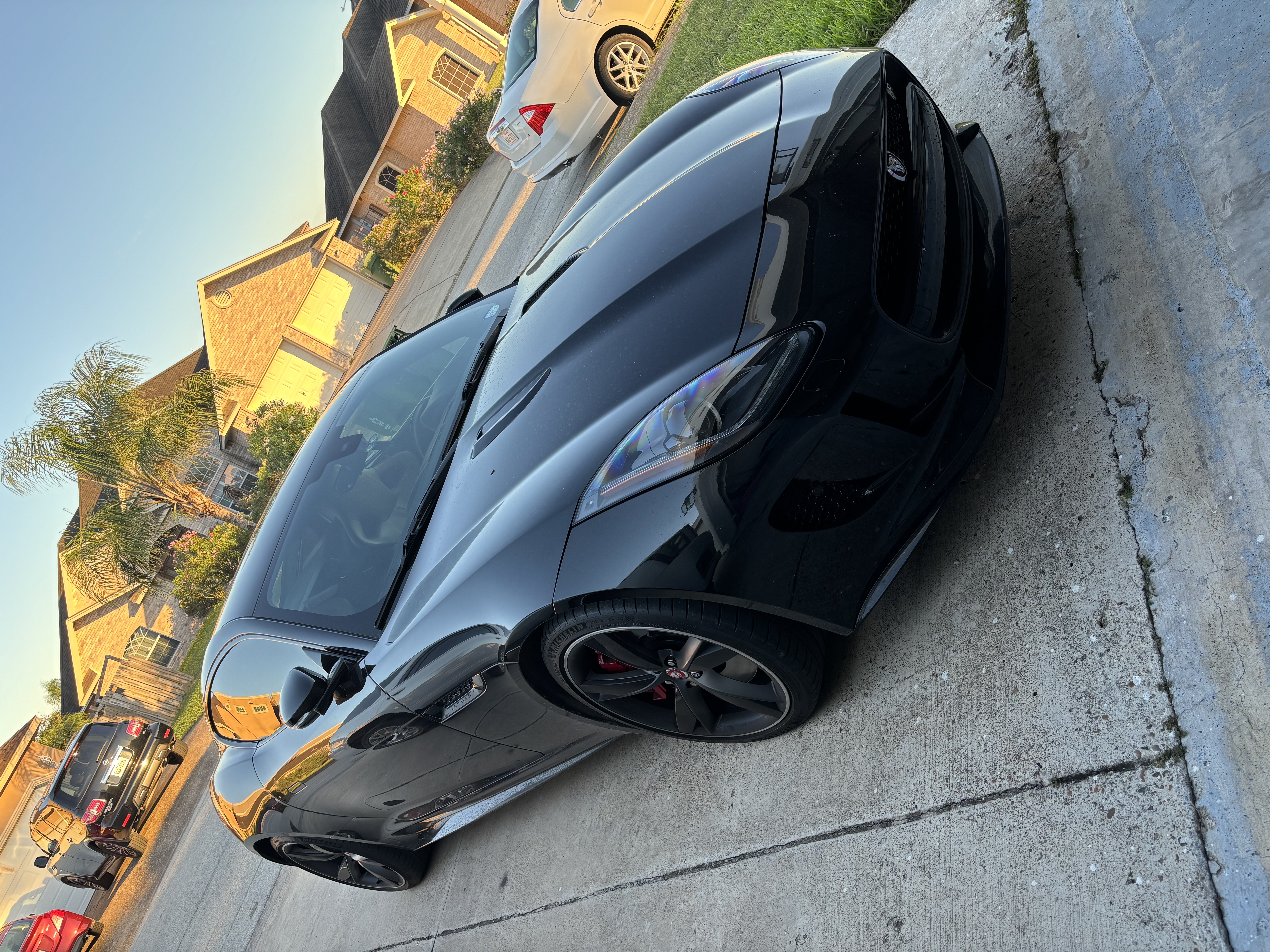 Used 2015 Jaguar F-TYPE R RWD image 4