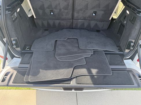 Used 2026 BMW X7 xDrive40i w/ Executive Package image 16