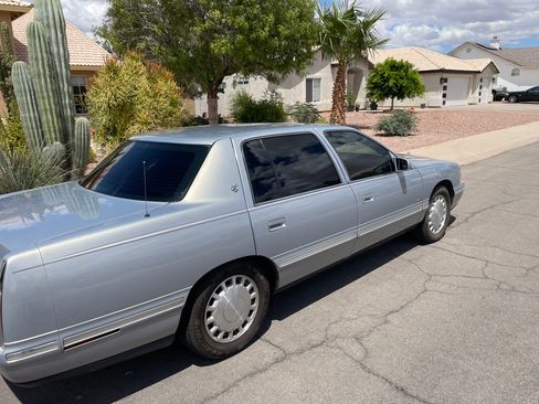 Used 1997 Cadillac De Ville Sedan FWD image 9