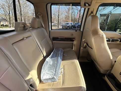 Used 2010 Ford F250 Lariat image 22