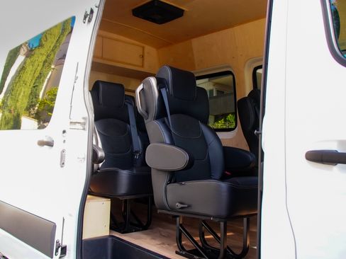 Used 2023 Mercedes-Benz Sprinter 2500 image 4