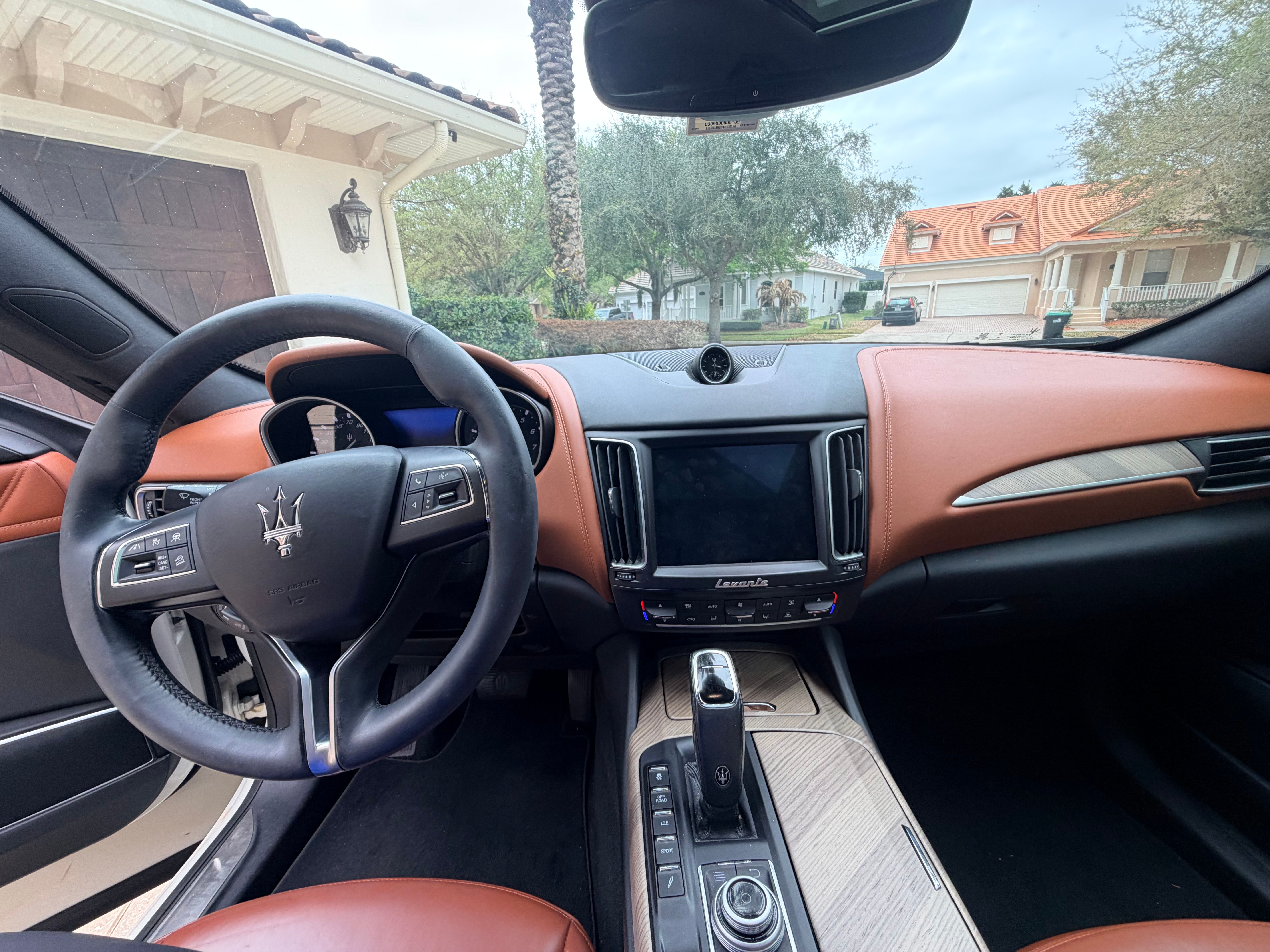 Used 2020 Maserati Levante GranLusso AWD/4WD image 14
