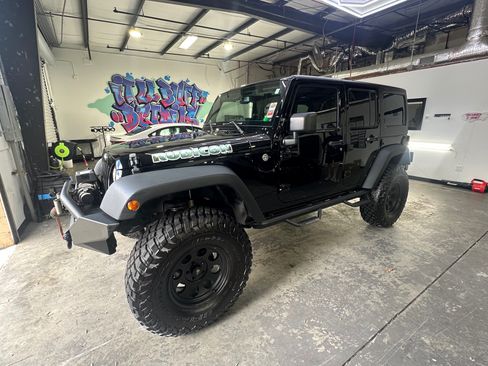 Used 2013 Jeep Wrangler Unlimited Rubicon w/ Max Tow Pkg AWD/4WD image 2