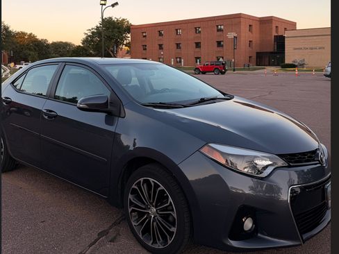 Used 2016 Toyota Corolla FWD image 1