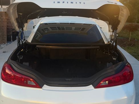 Used 2010 INFINITI G37 Convertible w/ Premium Pkg RWD image 12
