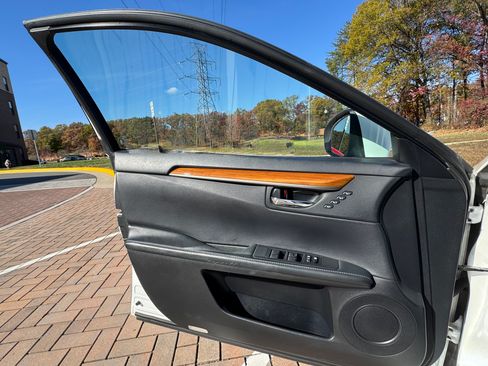 Used 2014 Lexus ES 300h image 24