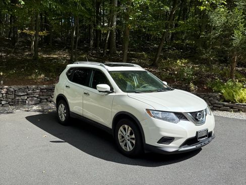 Used 2015 Nissan Rogue SV w/ SV Premium Package image 1