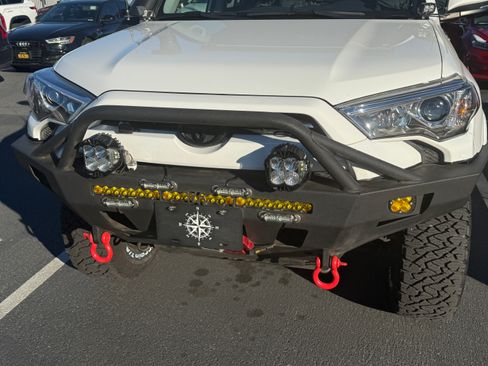 Used 2022 Toyota 4Runner SR5 Premium image 2