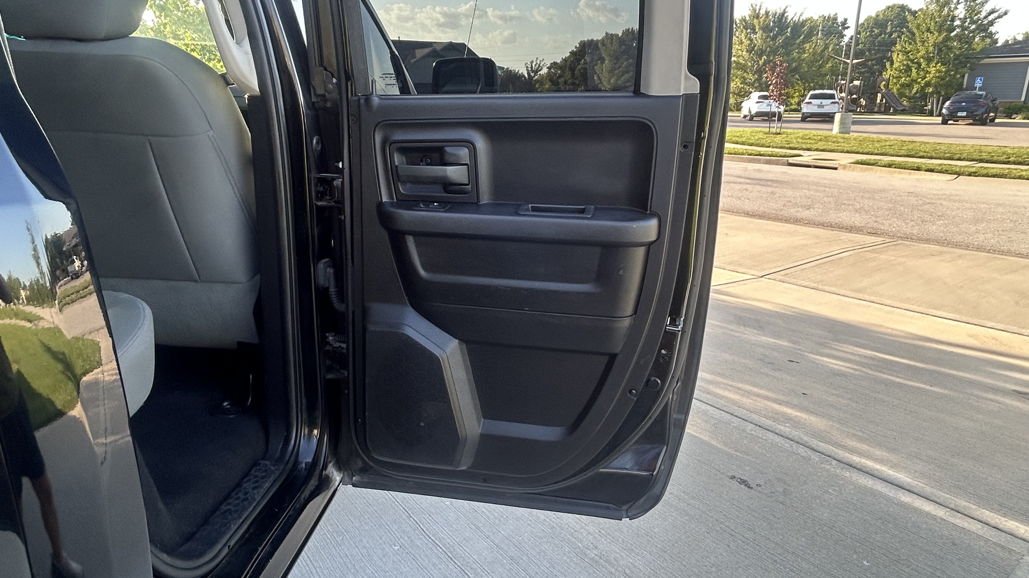 Used 2015 RAM 1500 Express w/ Black Ram 1500 Express Group AWD/4WD image 9