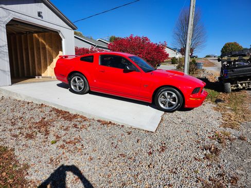 Used 2005 Ford Mustang GT Premium image 5