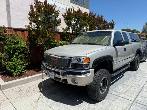 Used 2005 GMC Sierra 1500 SLT w/ Light Duty Power Package image 2