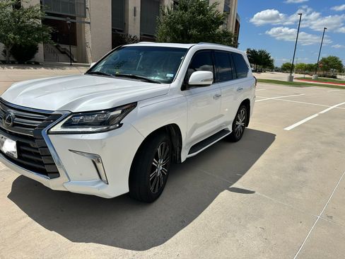 Used 2021 Lexus LX 570 4WD w/ Luxury Package image 15