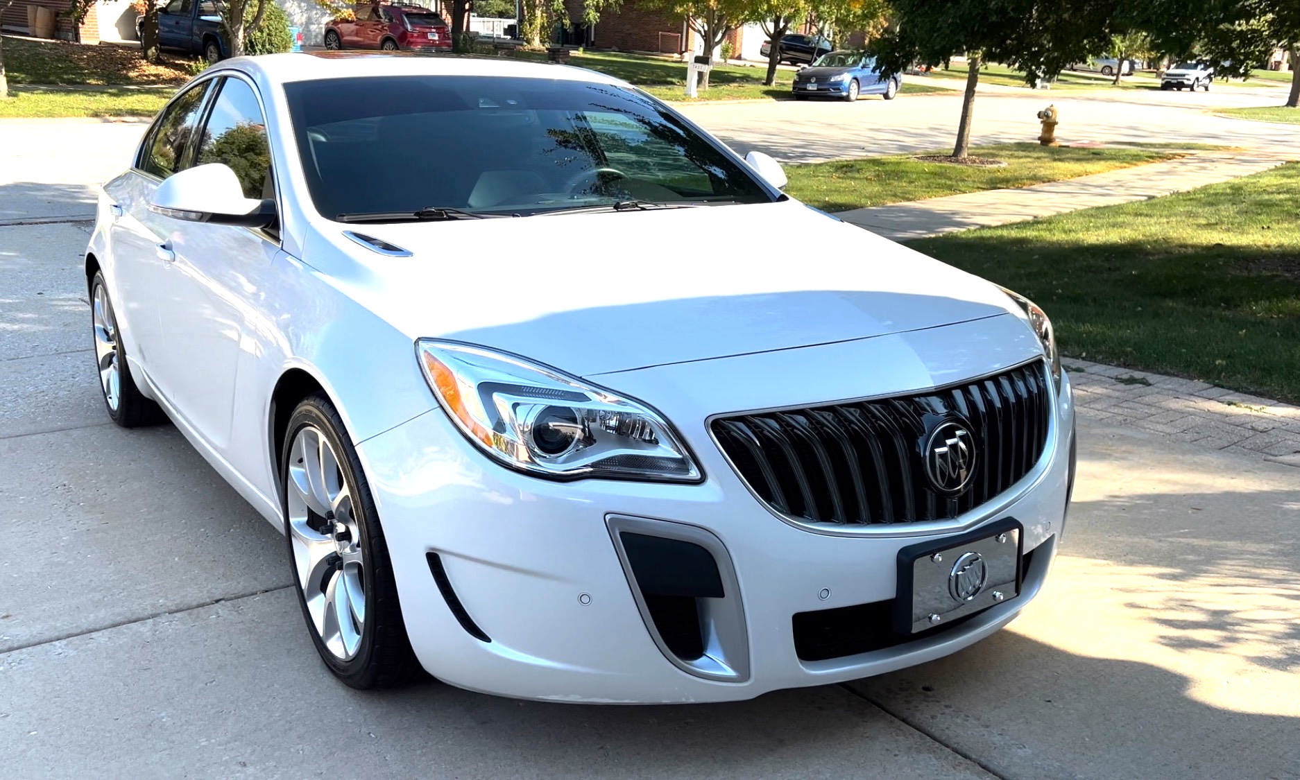 Used 2017 Buick Regal GS w/ Driver Confidence Package #2 AWD/4WD image 1