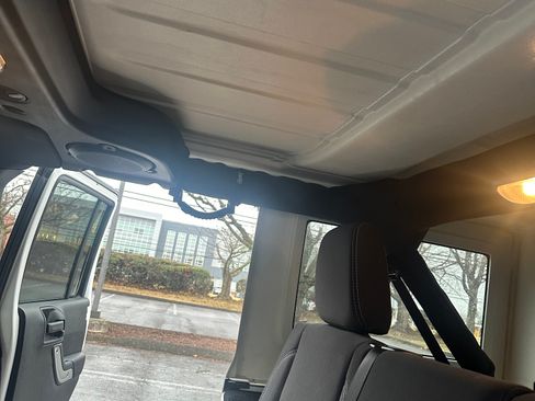 Used 2013 Jeep Wrangler Unlimited Sahara image 19