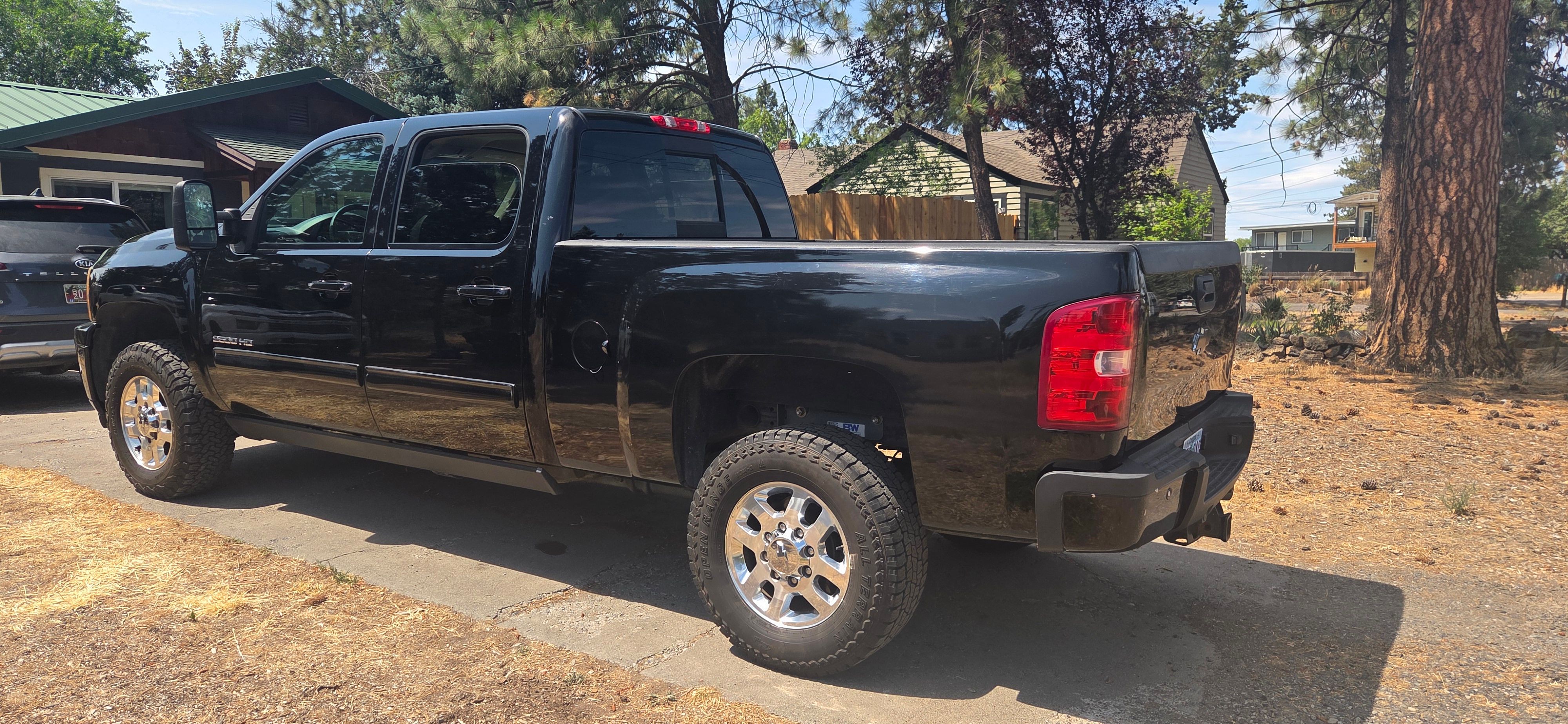 Used 2012 Chevrolet Silverado 2500 LTZ w/ LTZ Plus Package AWD/4WD image 2