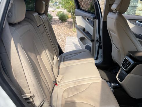 Used 2020 Lincoln Nautilus Reserve FWD image 16