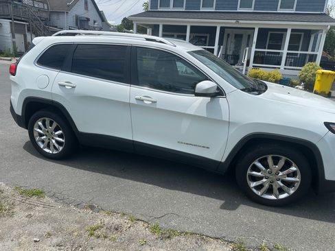 Used 2017 Jeep Cherokee Limited FWD image 6
