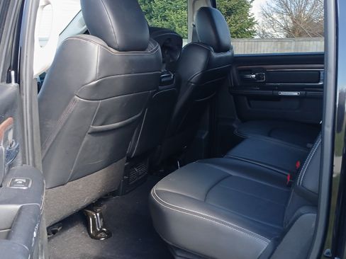 Used 2019 RAM 1500 Laramie w/ Cold Weather Group AWD/4WD image 11
