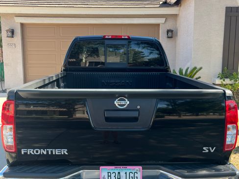 Used 2013 Nissan Frontier SV RWD image 5