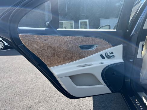 Used 2022 Bentley Flying Spur W12 image 12