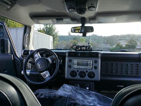 Used 2014 Toyota FJ Cruiser 4WD w/ Convenience Package image 15