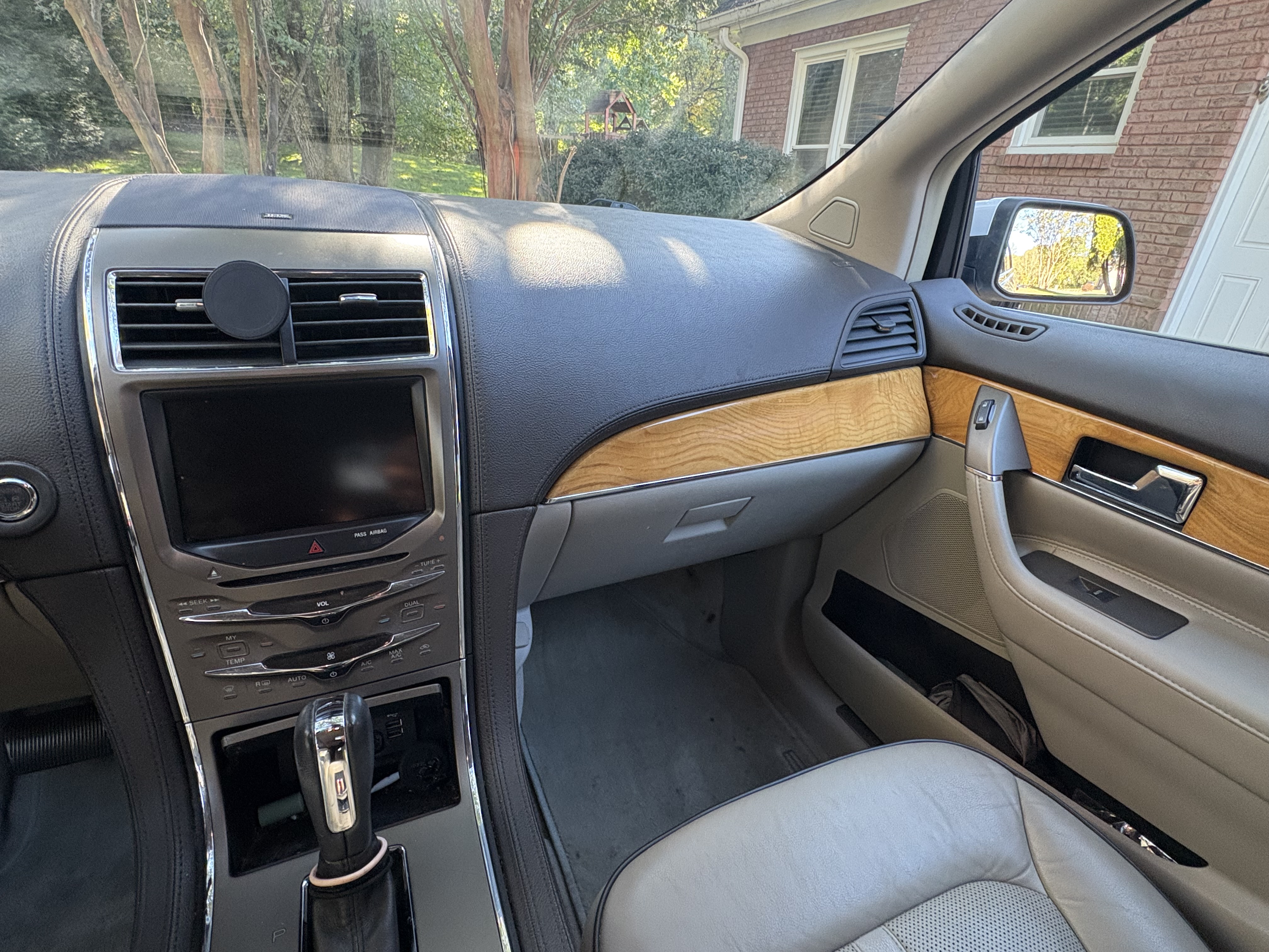 Used 2015 Lincoln MKX FWD w/ Equipment Group 102A image 16