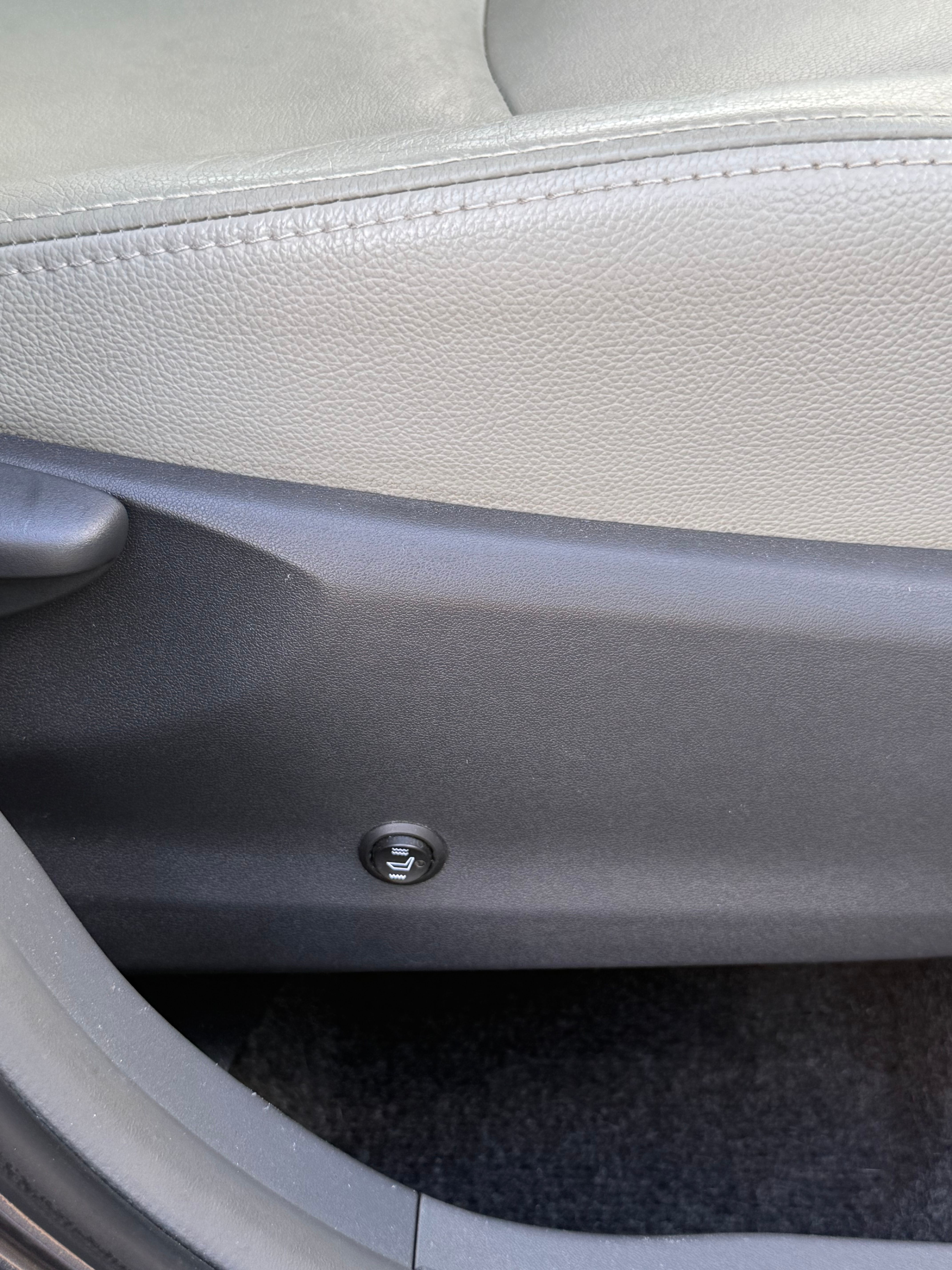 Used 2014 Toyota Prius V Three FWD image 16