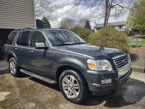 Used 2010 Ford Explorer Limited image 2