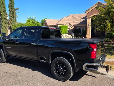 Used 2020 Chevrolet Silverado 2500 LTZ w/ LTZ Plus Package image 12